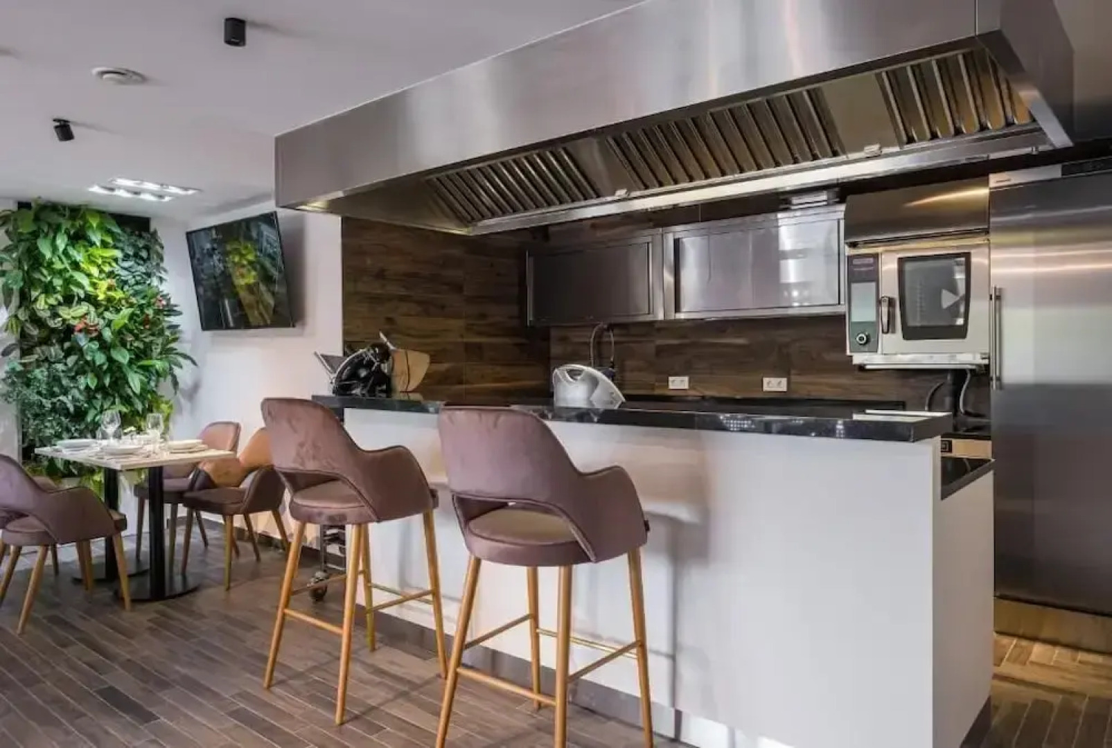 Kistücsök Food & Room