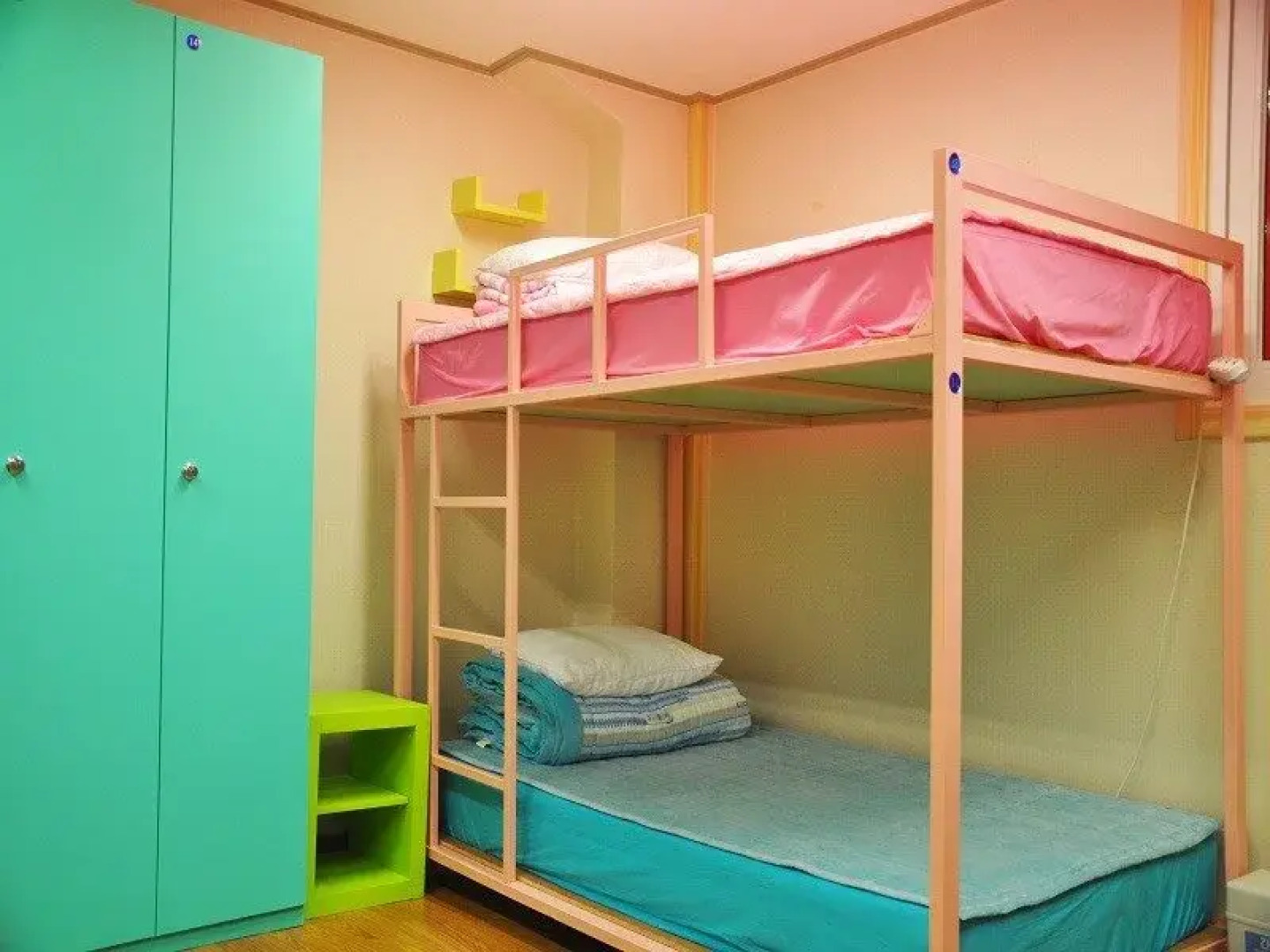 Crystal Guesthouse (гостевой дом для женщин)