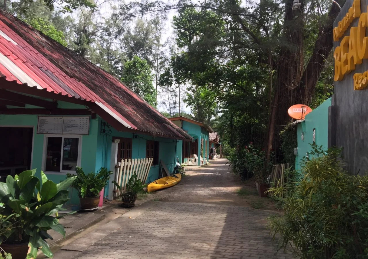 Pakmeng Beach Resort