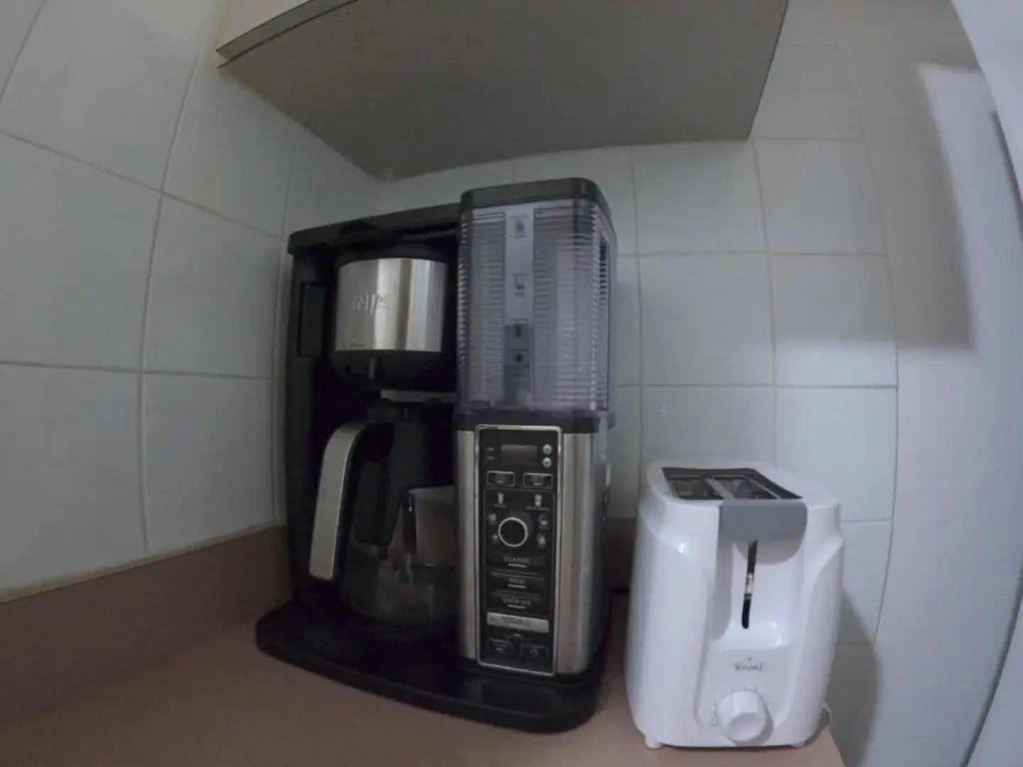 In Joyuda Beach, Apartment with Pool & Basketball Court