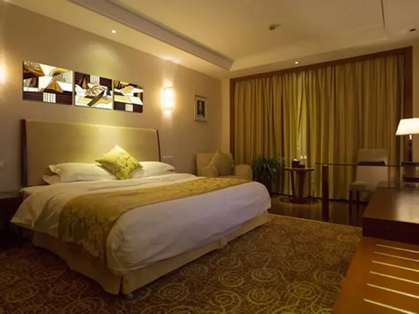 Huaqiao International Hotel