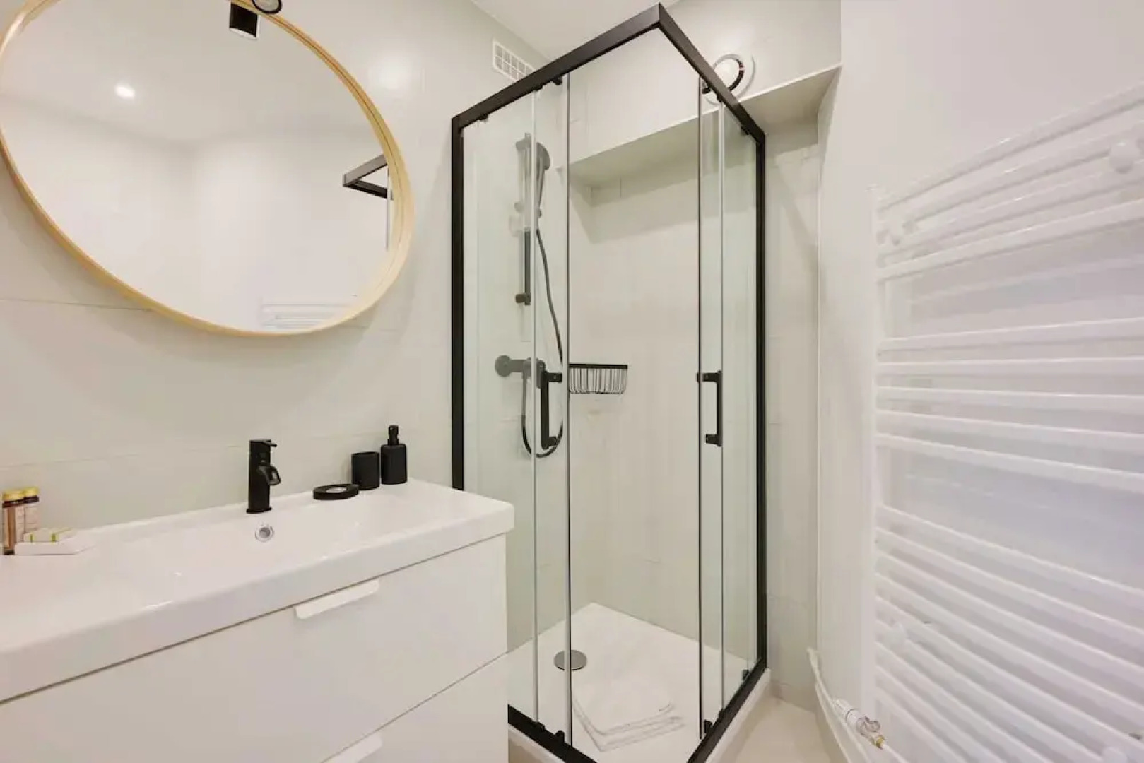 Bright, Modern Studio for 2P - La Defense