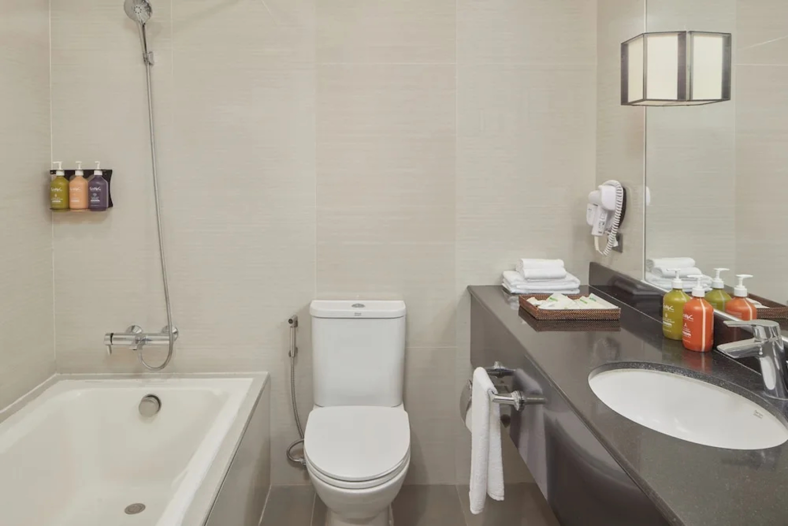 Holiday Inn & Suites Batangas Limapark