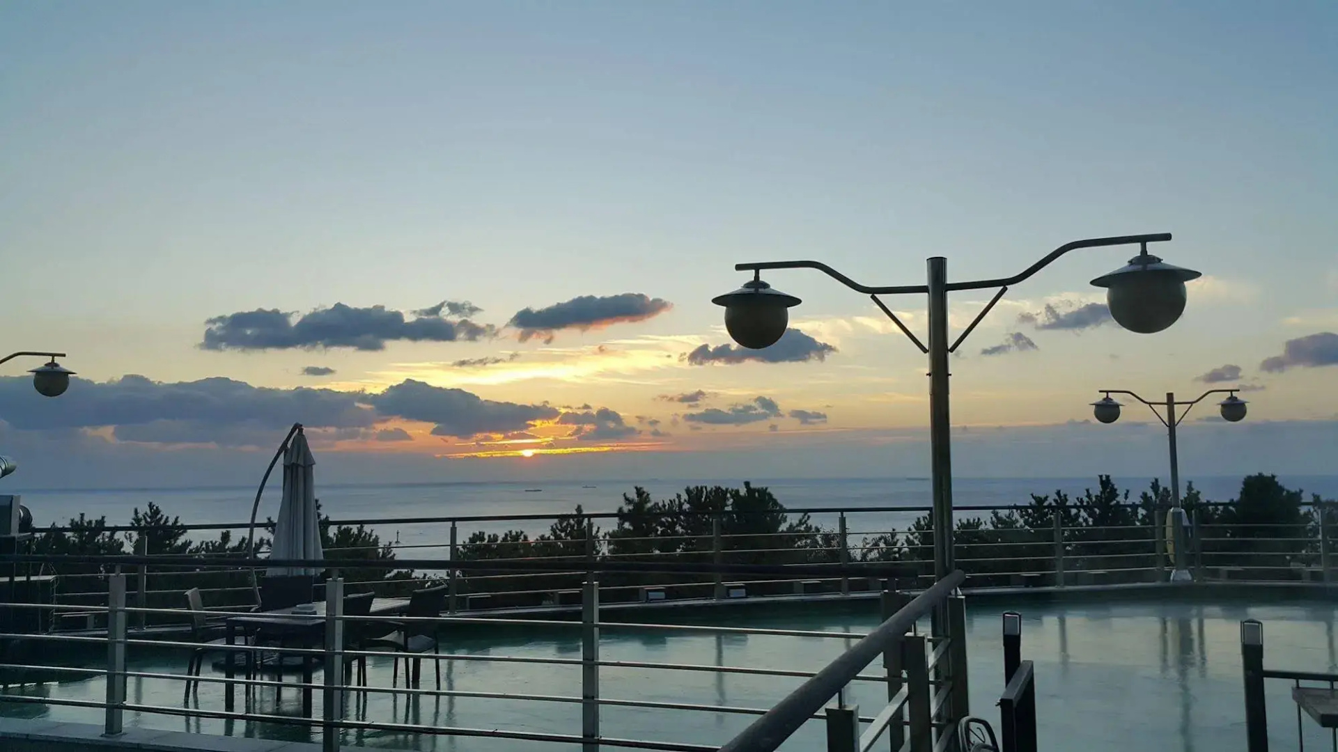 Sun and Moon Guest House - Hostel