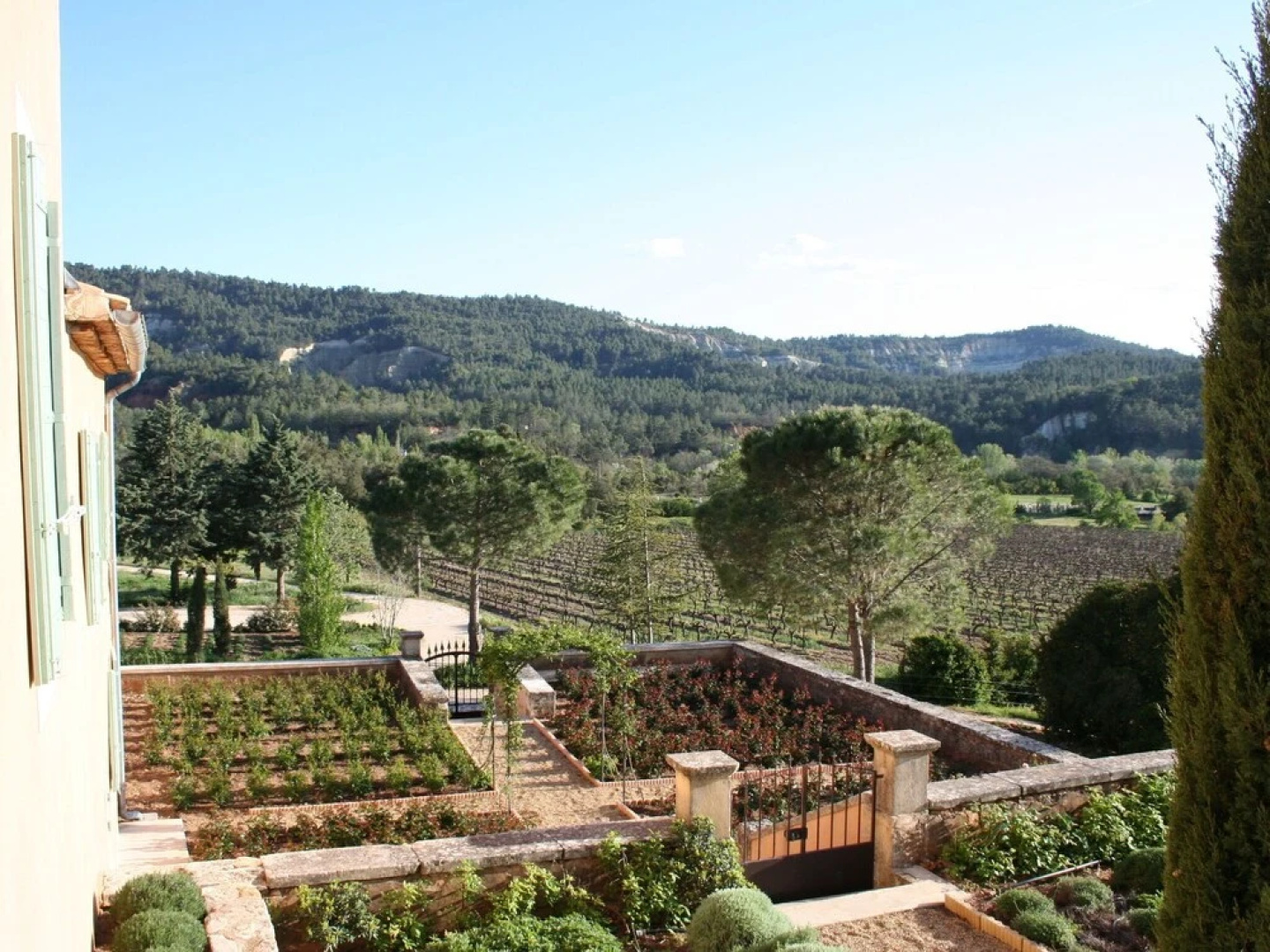 Secluded Holiday Home in Rustrel With Swimming Pool