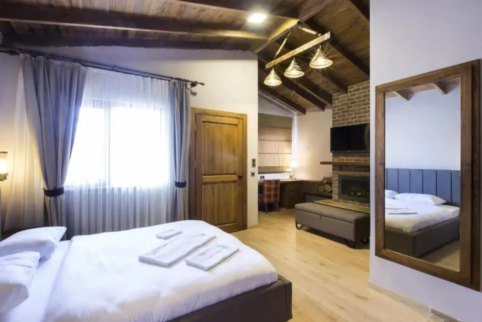 Luxurious Suits With Private Pool and Jacuzzi