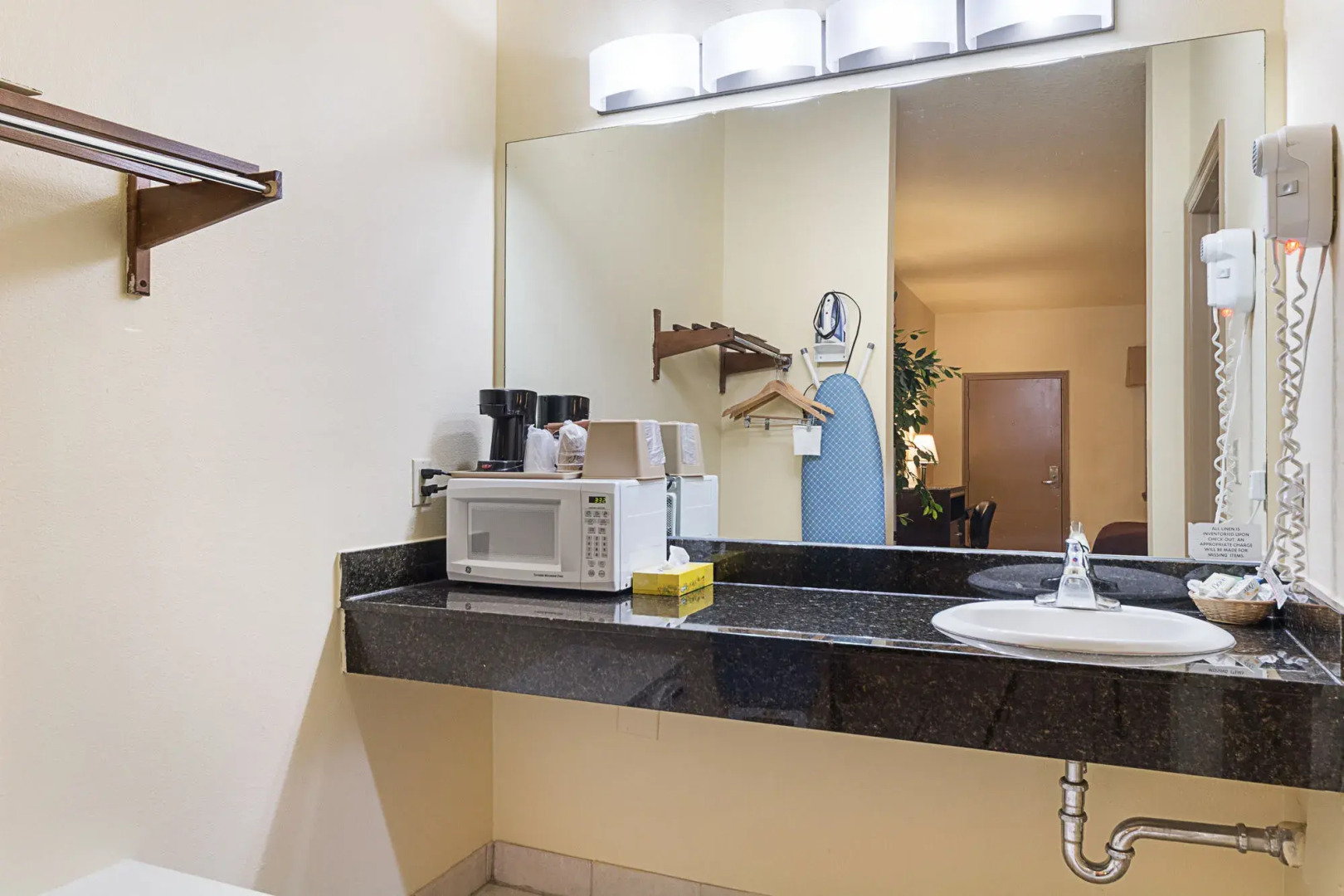 Lone Star Inn & Suites