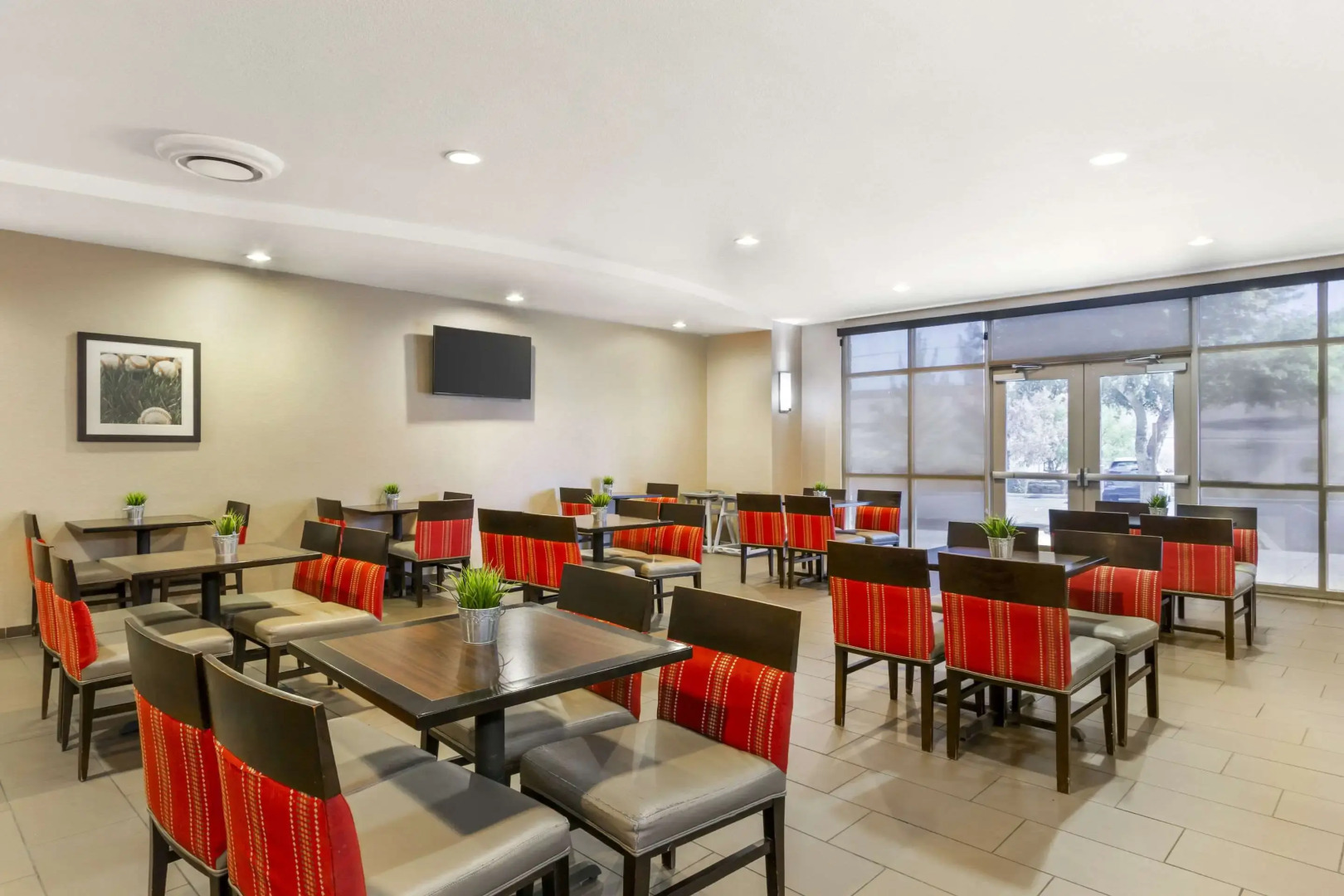 Comfort Suites Glendale - State Farm Stadium Area