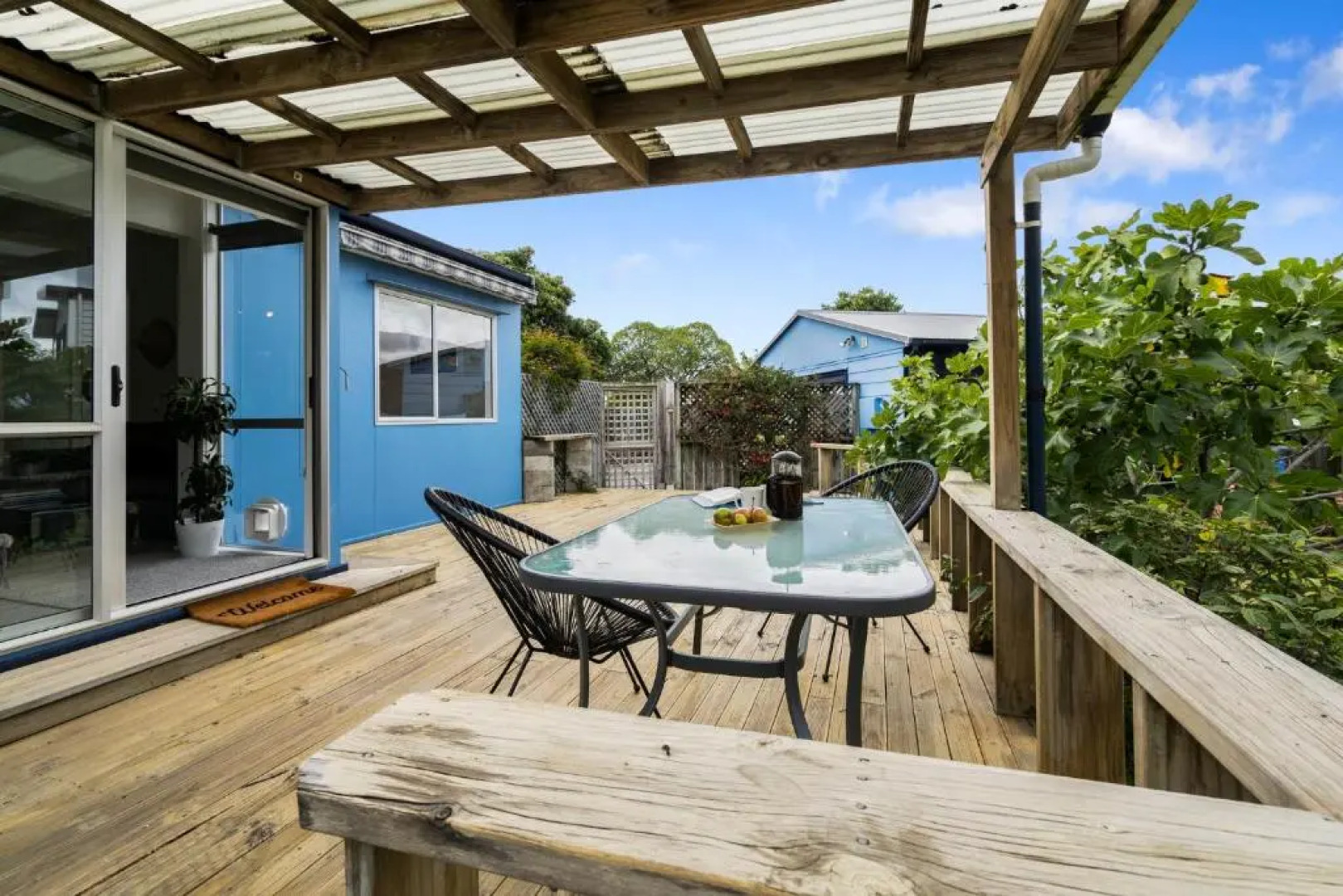 The Wee Blue Bach - Waikanae Beach Holiday Home