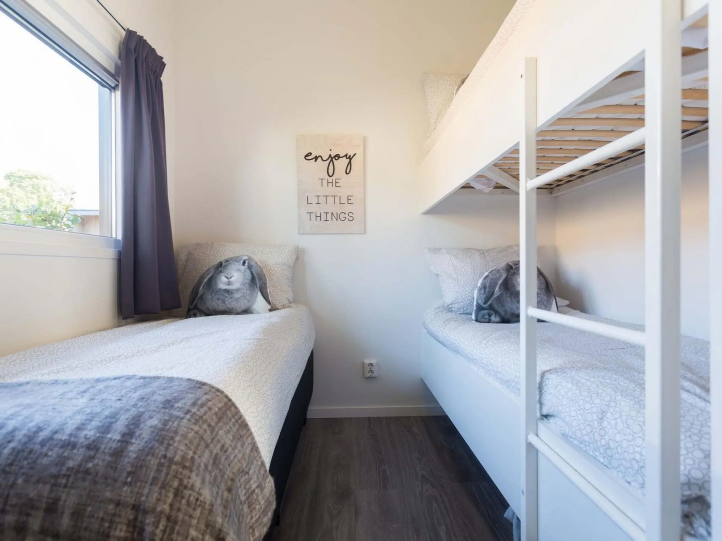 Modern chalet with outdoor sauna and spa, in a holiday park, near the Veluwe