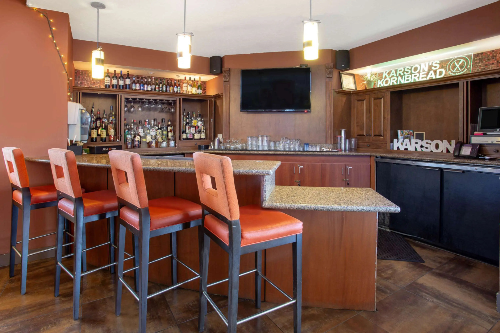 Holiday Inn Express & Suites Phoenix Midtown by IHG