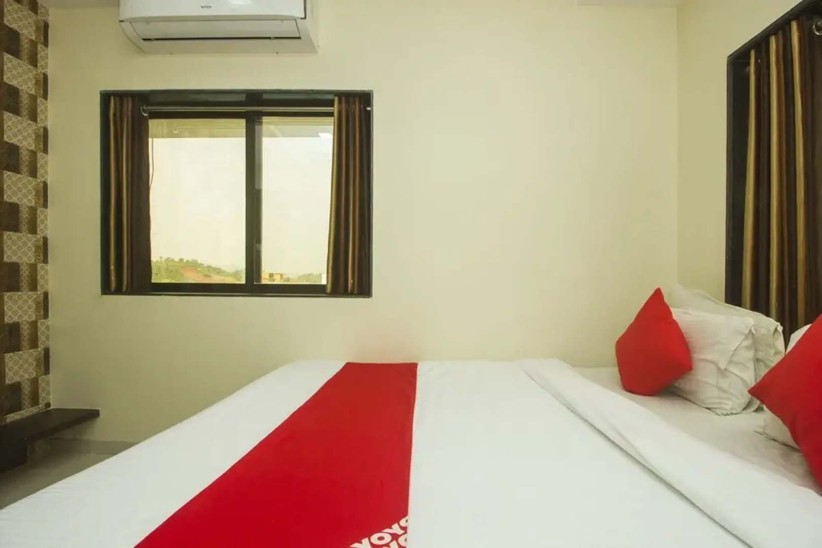 OYO 18610 Hotel Parivar Garden