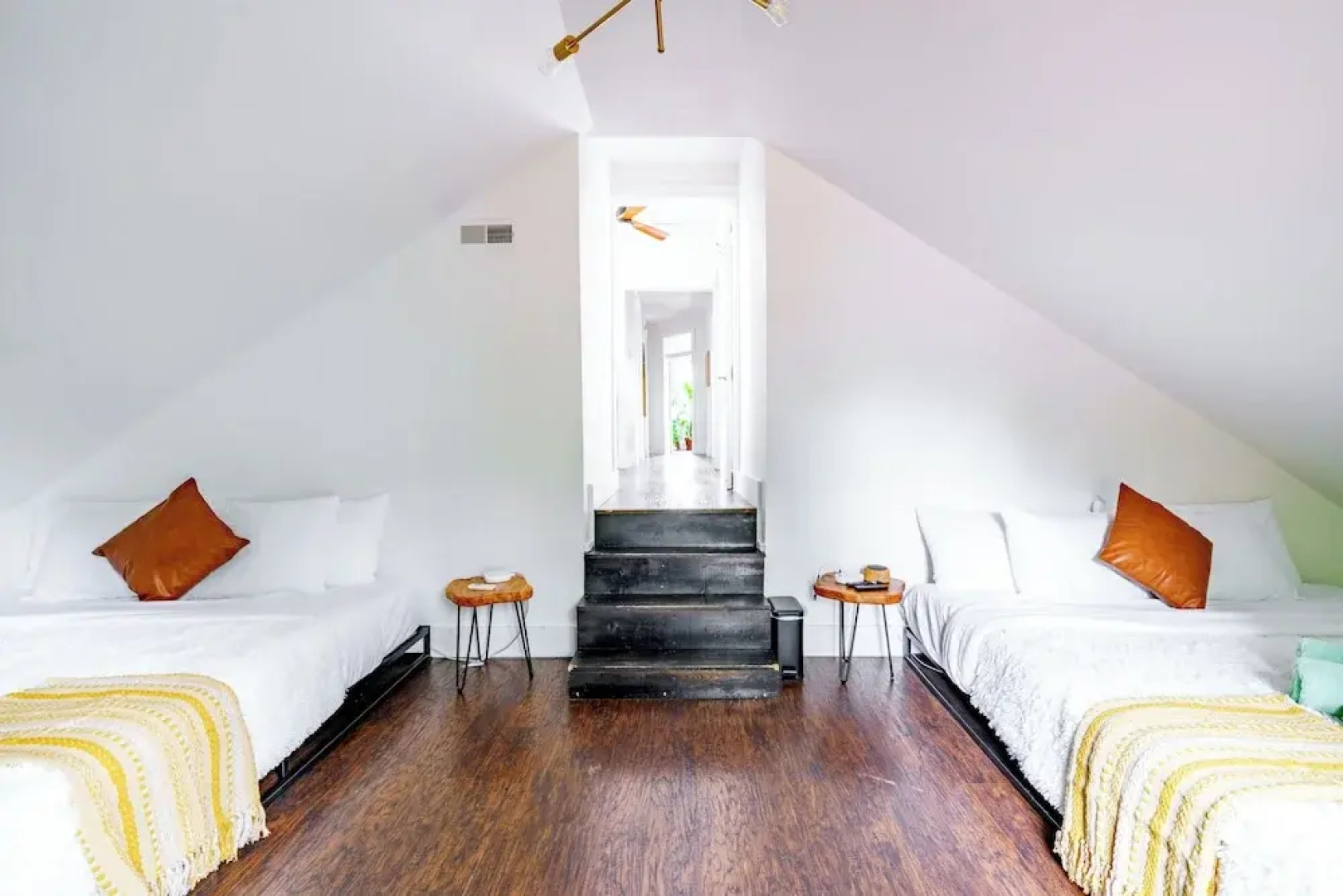 Jungle House Luxury Stays - Downtown Chillicothe