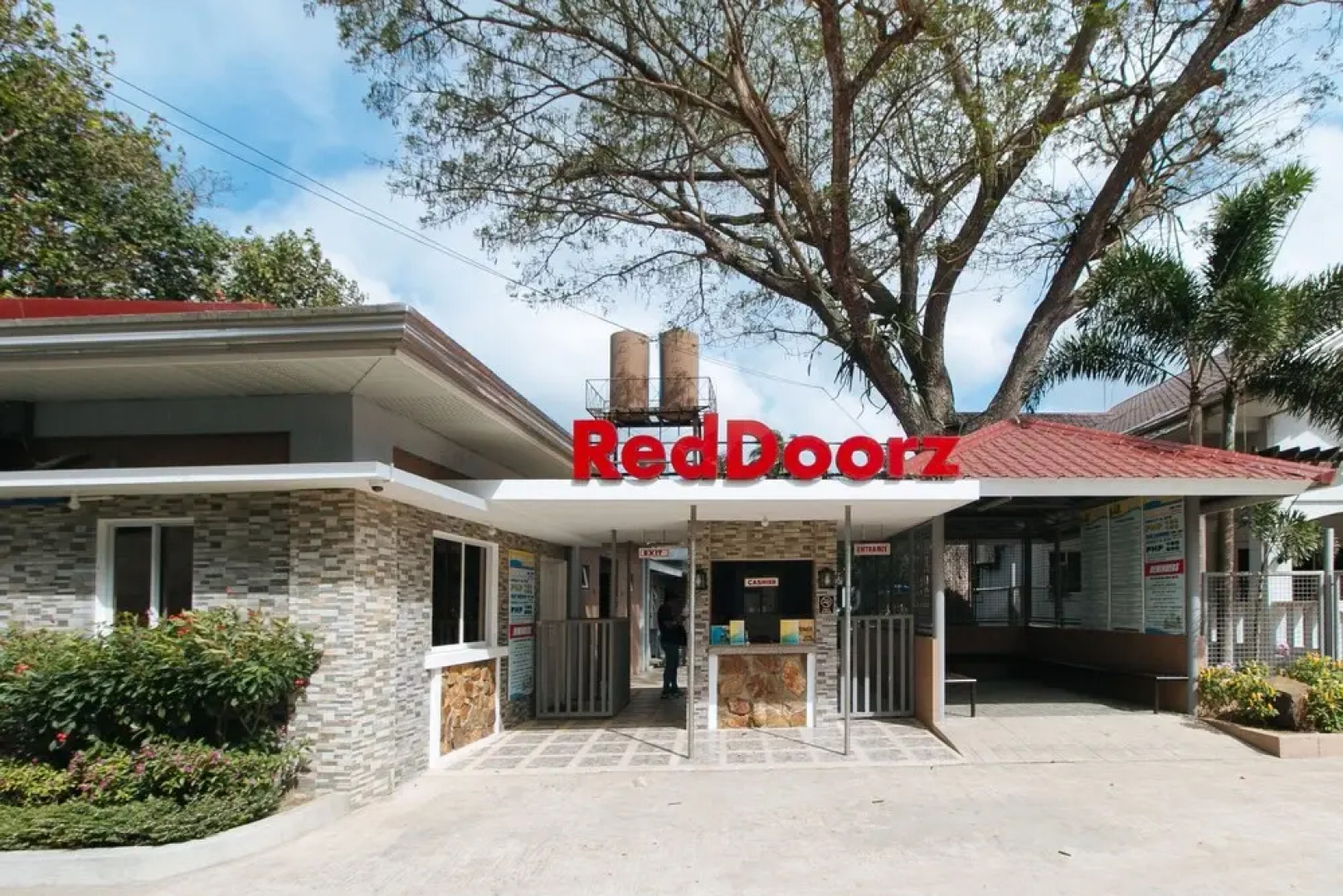 RedDoorz Premium @ Trece Indang Road