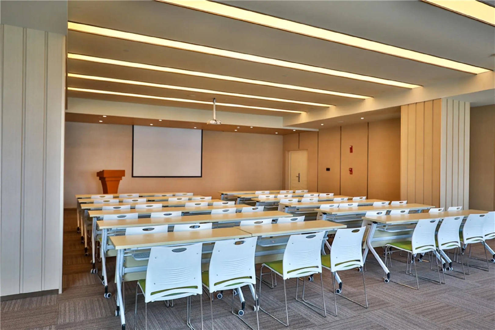 Ji Hotel Lanzhou West Railway Station