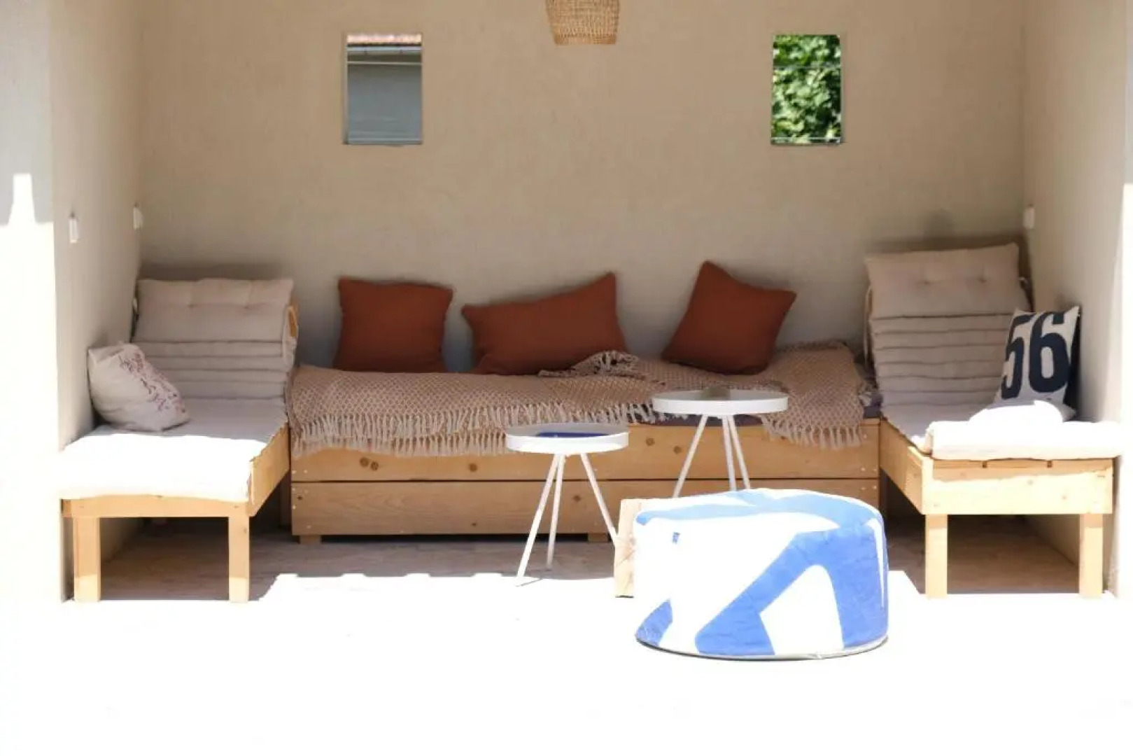 LS6-359 CASTEU Très belle Maison de maitre en plein cœur du village de Barbentane, proche d'Avignon, 12 couchages