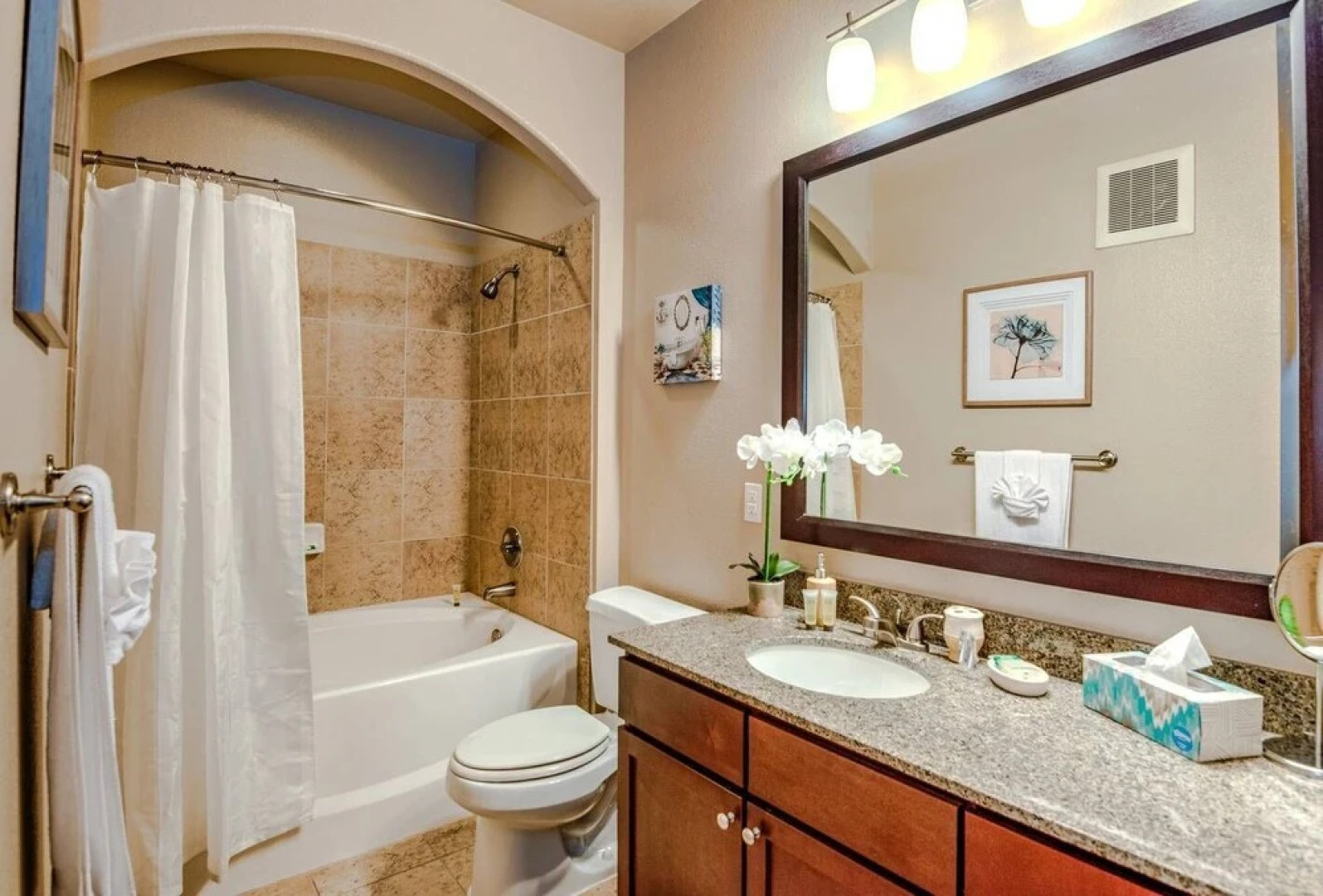 Dog-Friendly Woodlands Townhouse Near Market St.