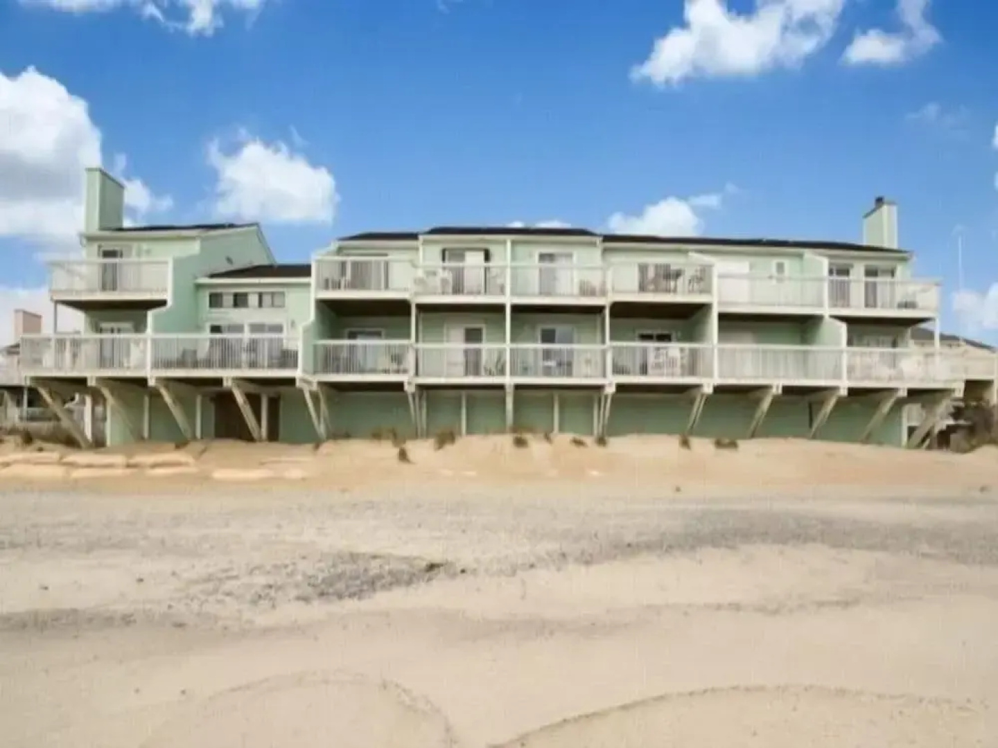 Sandy Toes - Unbeatable Location Within Biking Distance To Dining, Shops, And Entertainment! 2 Bedroom Condo by Redawning