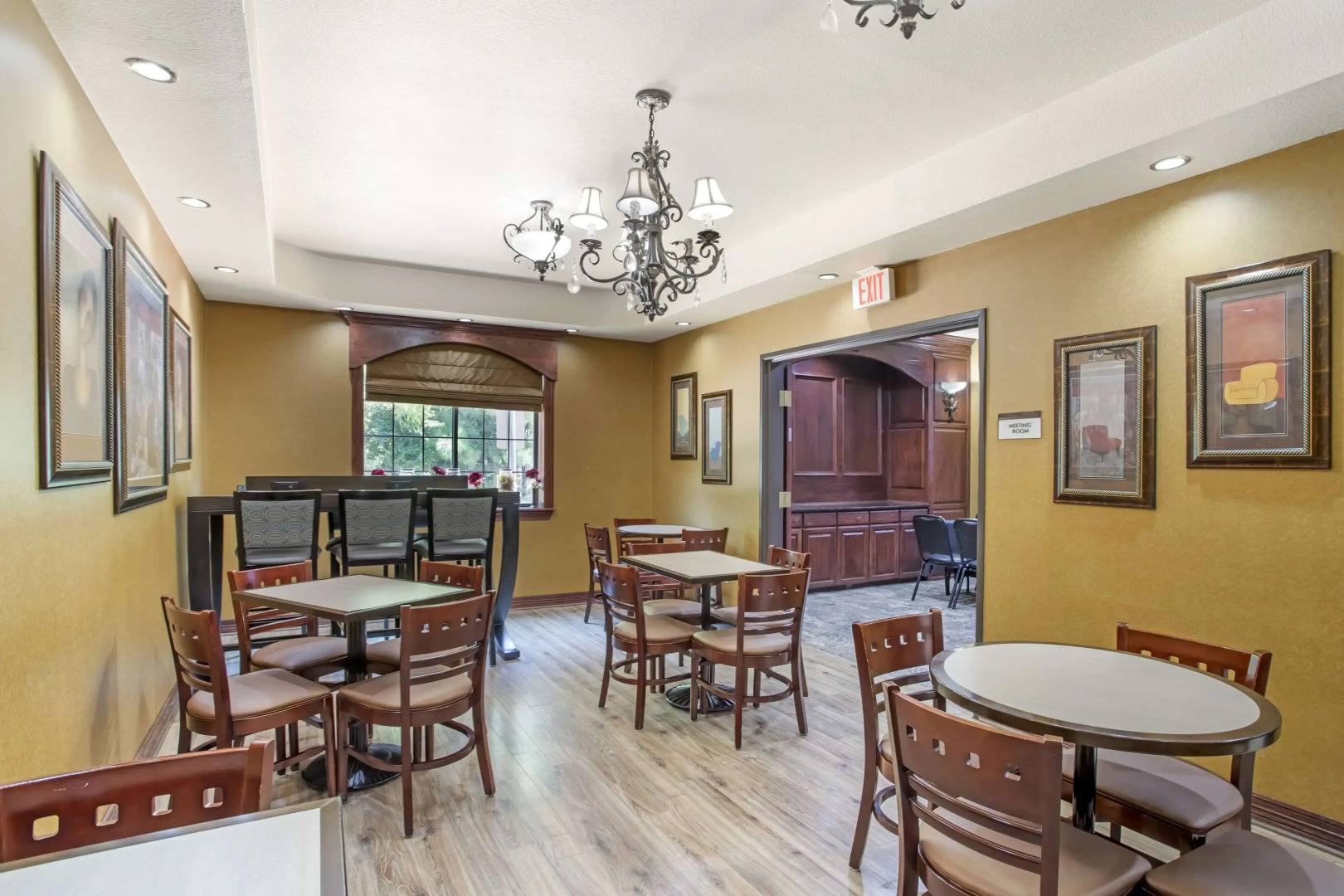 Best Western Plus Crown Colony Inn & Suites