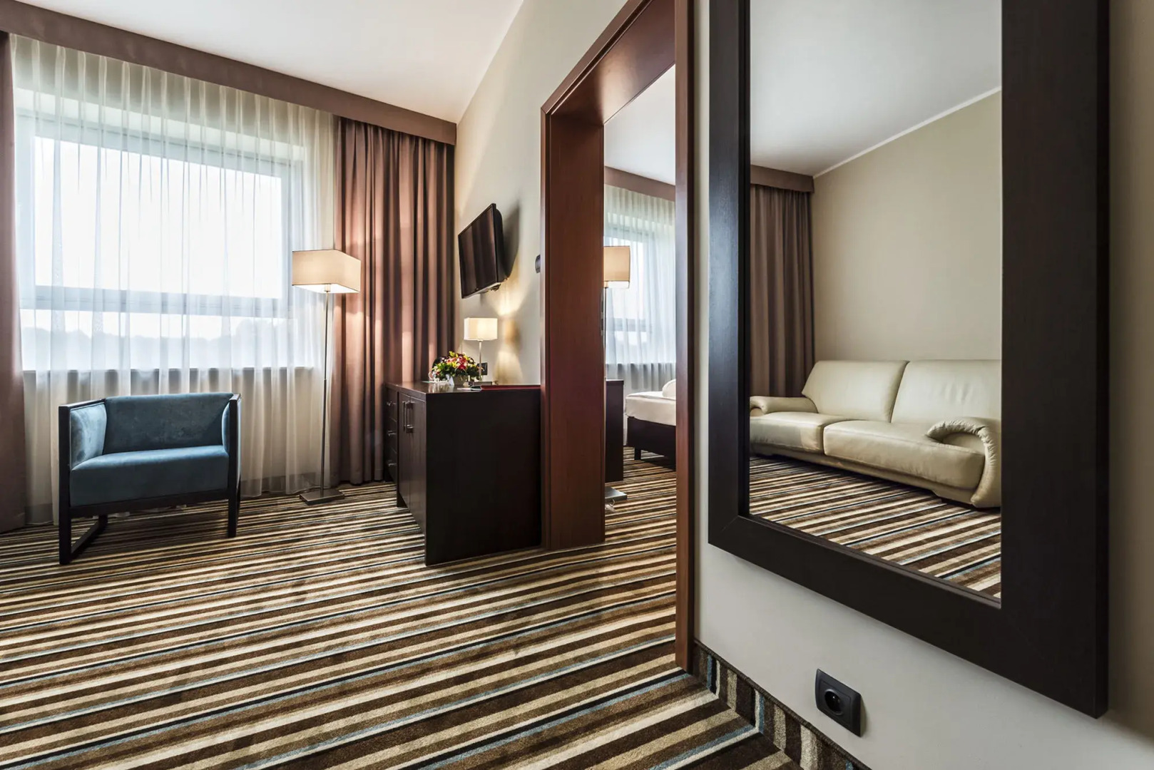 Hotel Victor Pruszkow By Desilva