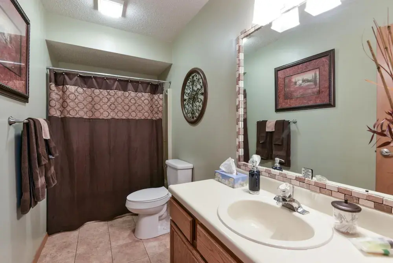 Welcome Inn- Pools - Great Balcony - Trails to Fishing -SO Close to Sdc!!