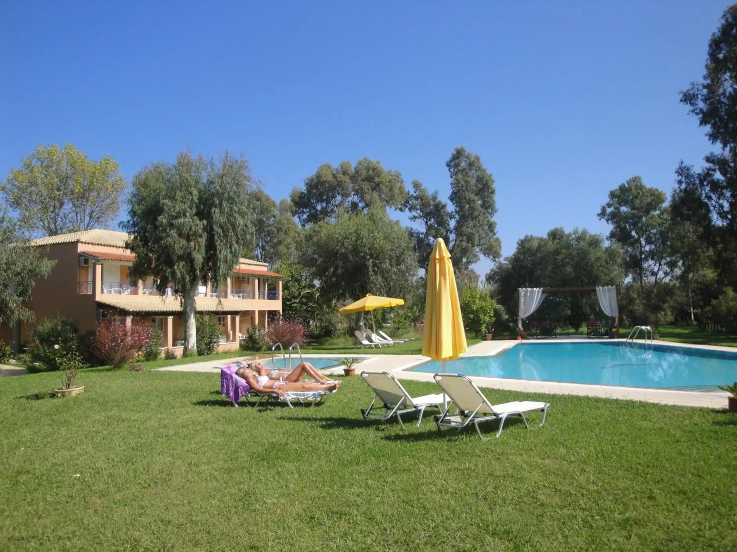 Tellis Holiday Rooms By Hotelius