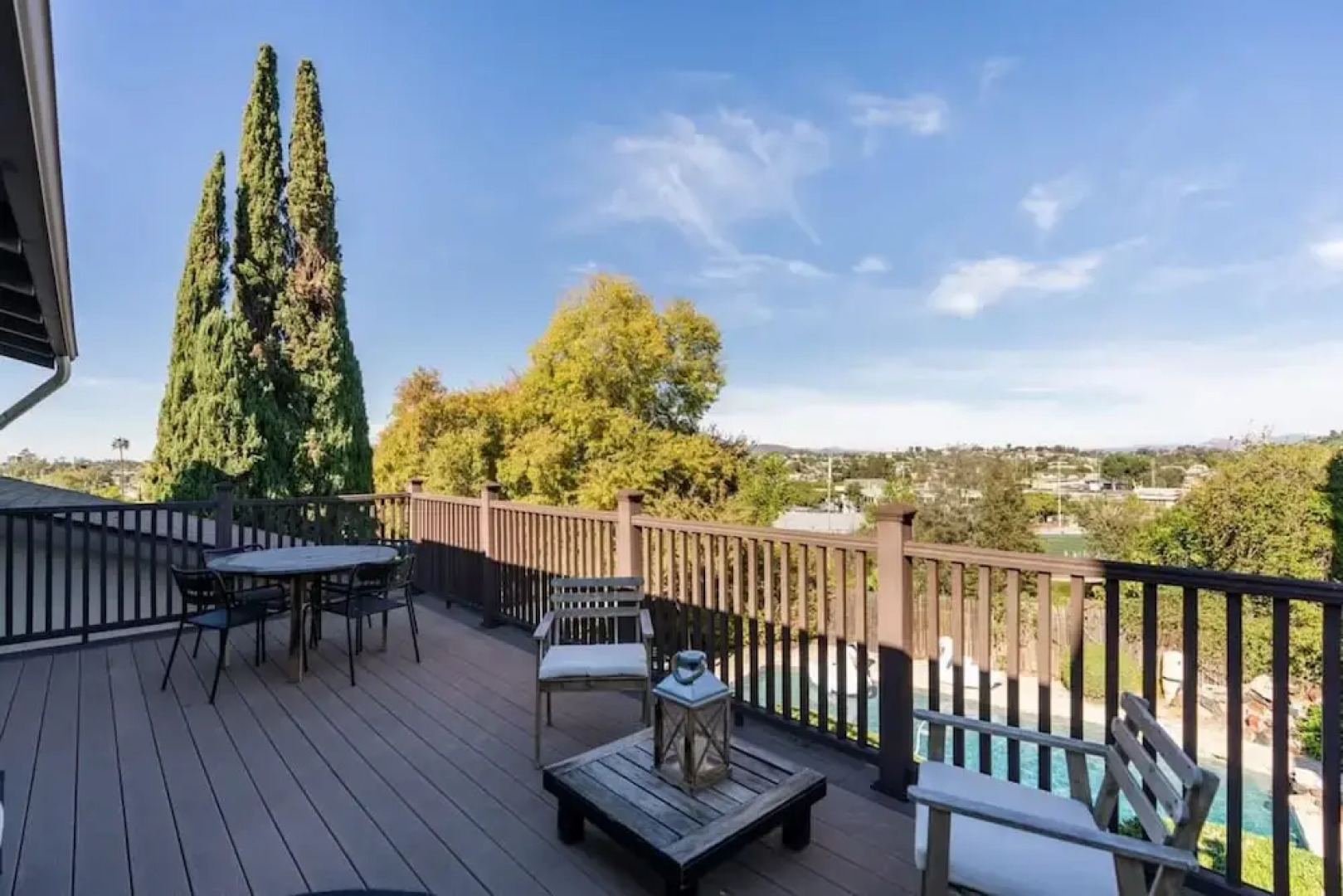 Spacious and Bright 5-bedroom Oasis Pool and Yard