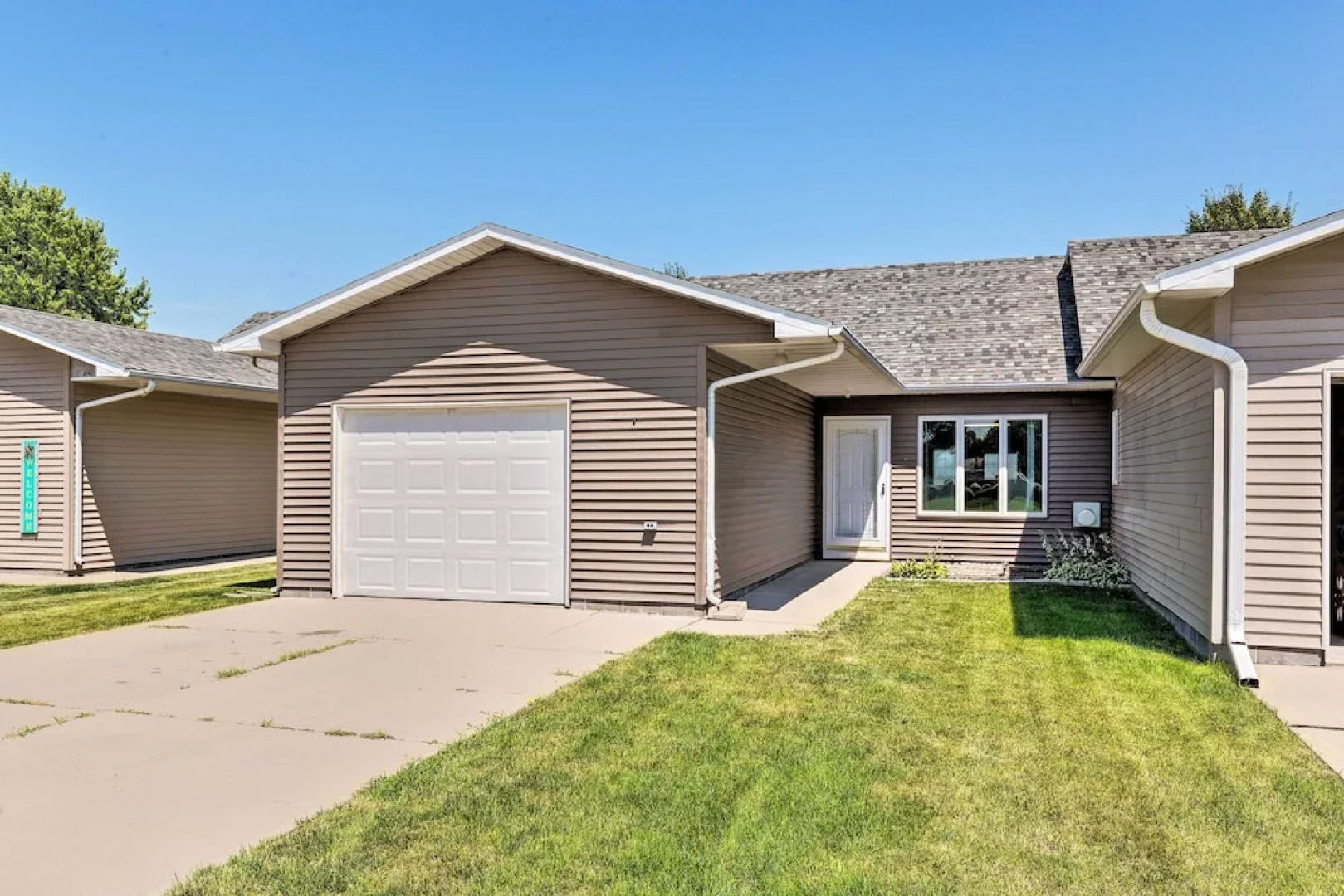 Elwood Townhome w/ Patio - 7 Mi to Johnson Lake