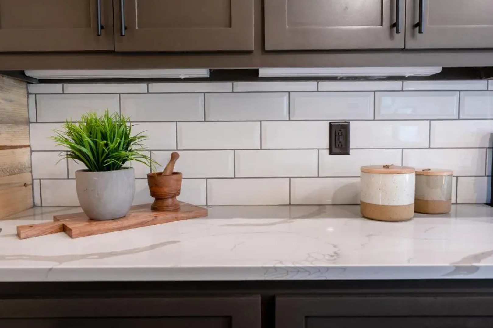 Vacana Offline Cabin, Covered Back Deck, HotTub, FirePit, Pet Friendly