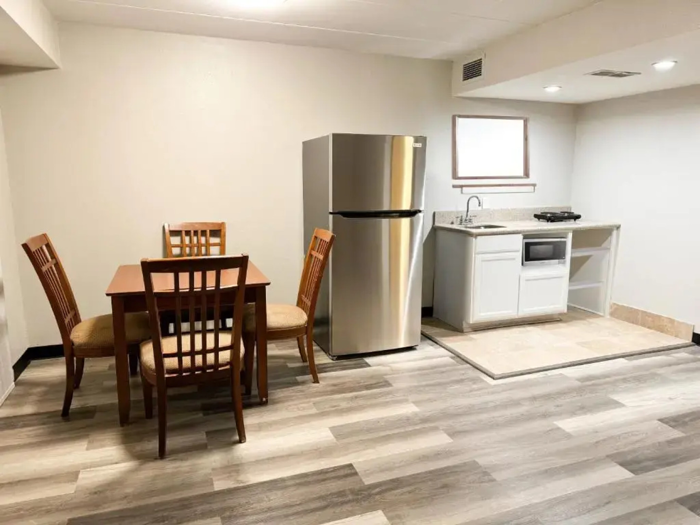 Tulsa Square Hotel Central, I-44 By OYO