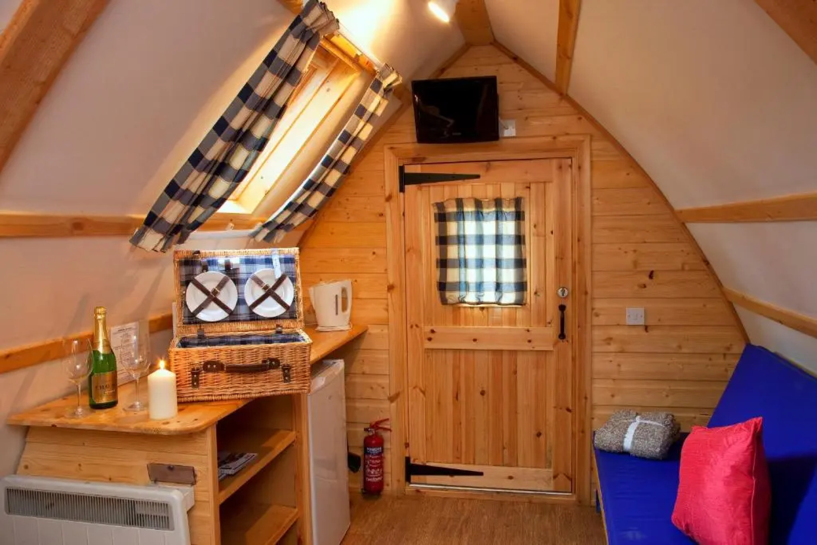 LOCH TAY HIGHLAND LODGES and GLAMPING PARK