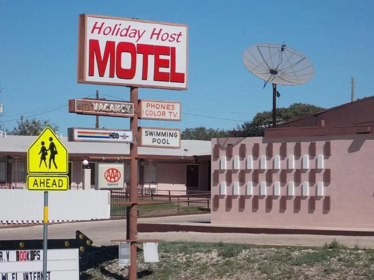 Holiday Host Motel