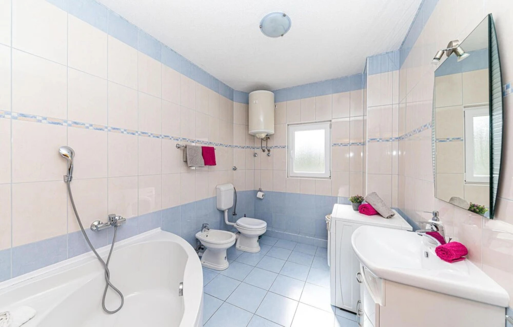 Beautiful Home in Kastel Novi With Wifi and 8 Bedrooms