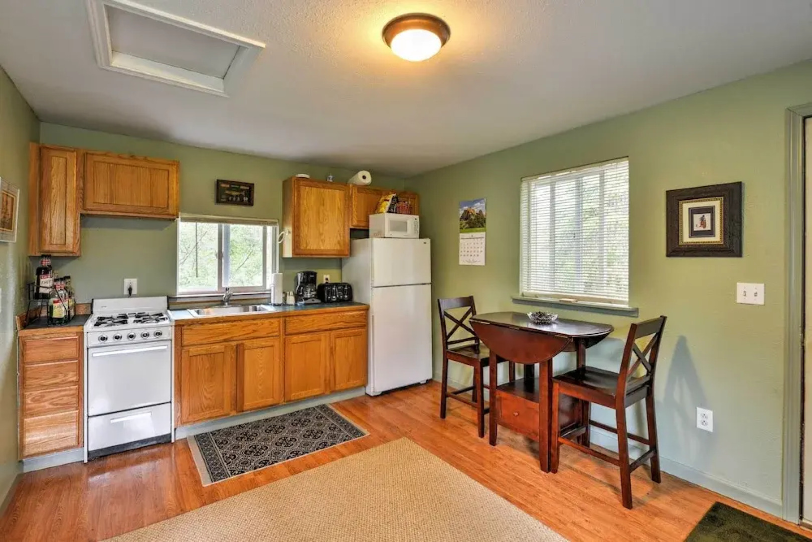 Seward Studio w/ Deck, Outdoor Dining & Mtn Views!