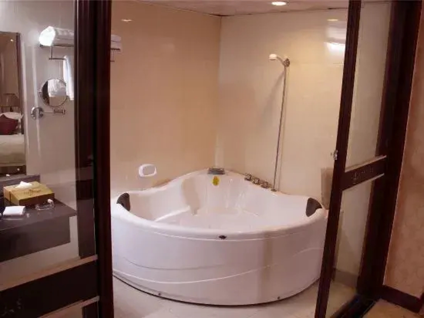 Haining Holiday International Hotel