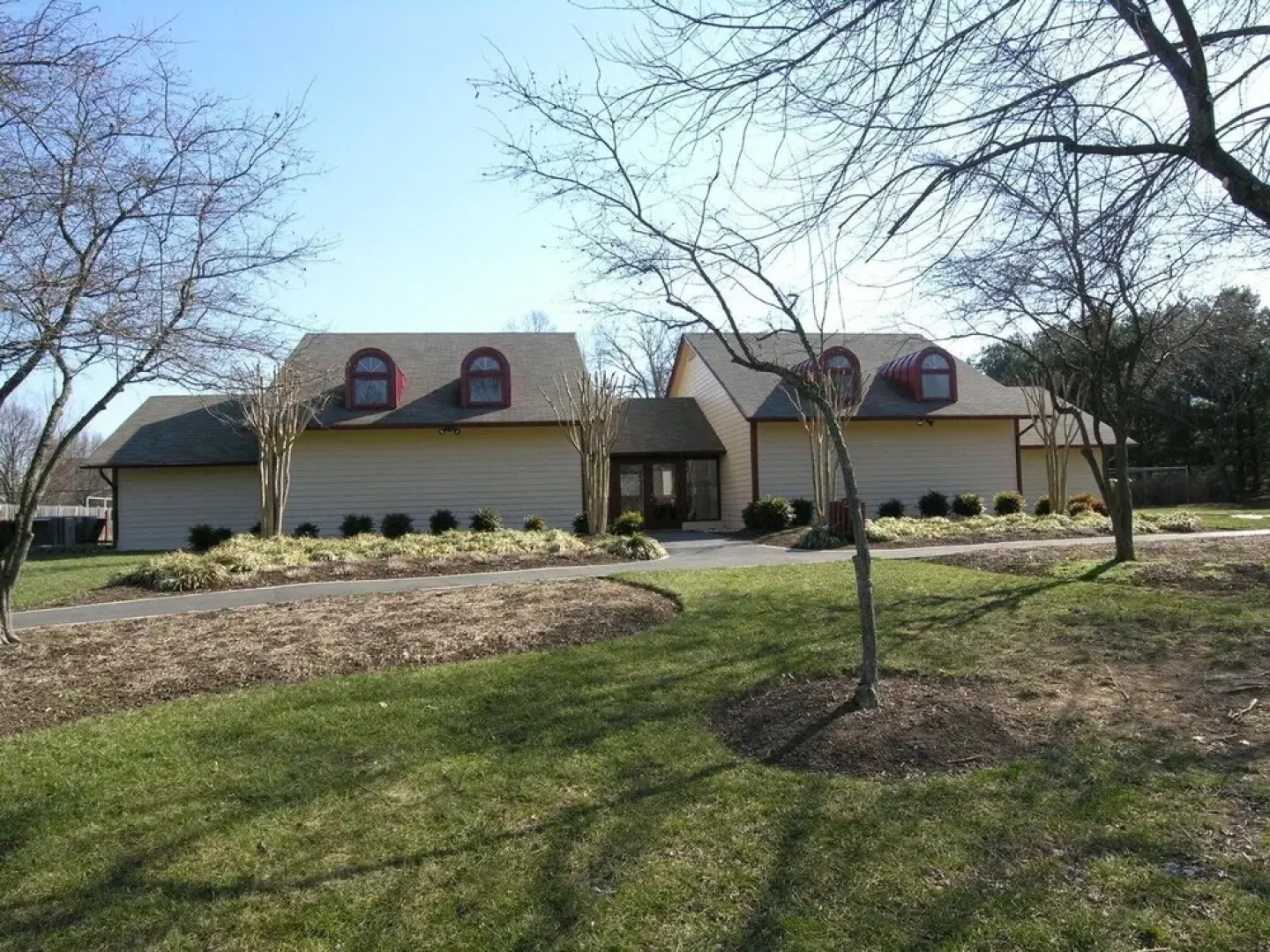 Top Rated Townhome - Our Reviews say it All. Large Discount During Pandemic. Self Checkin, Pet Friendly! Super-host Support