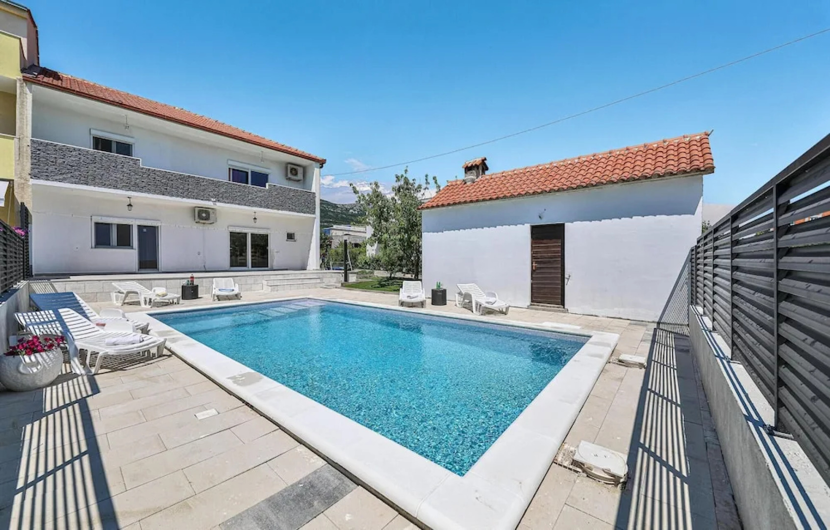 Beautiful Home in Kastel Stari With Wifi and 2 Bedrooms