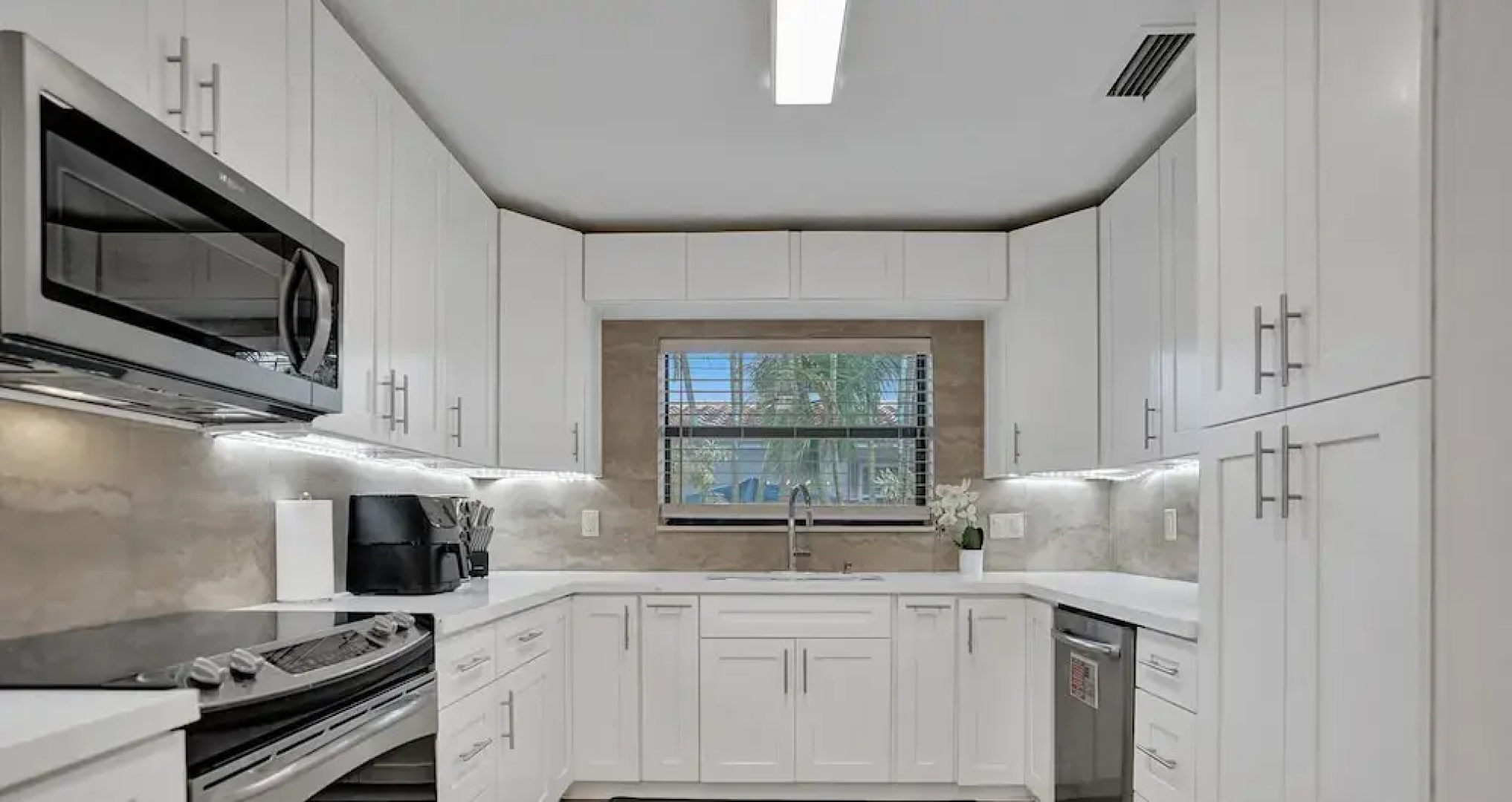 Modern Chic 7-BR with Pool & Gameroom