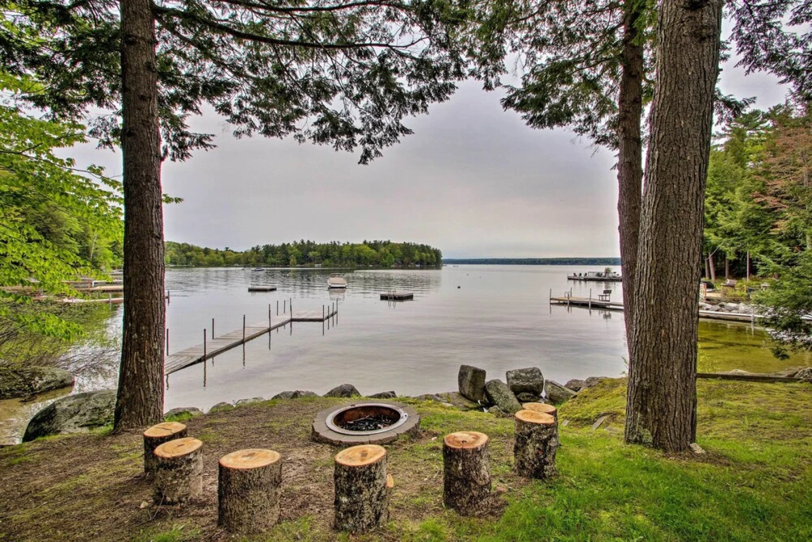 Waterfront Sebago Lake Cottage W/dock + Beach