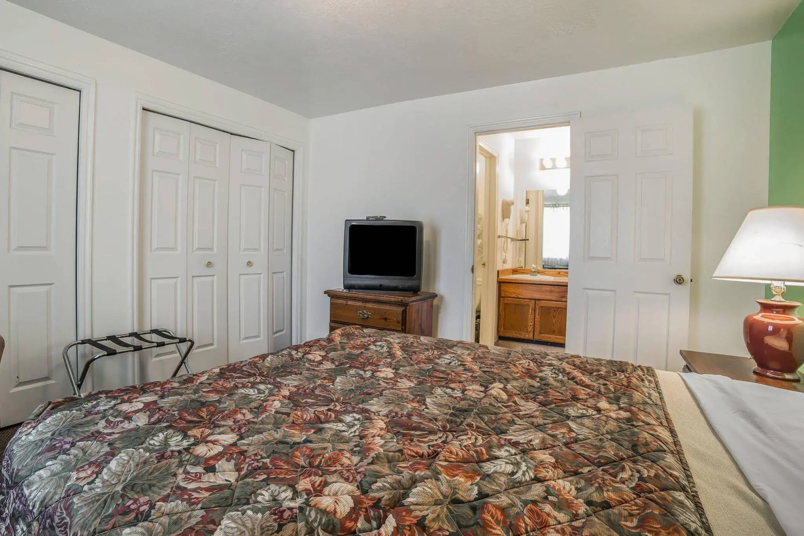 Ameri-Stay Inn & Suites