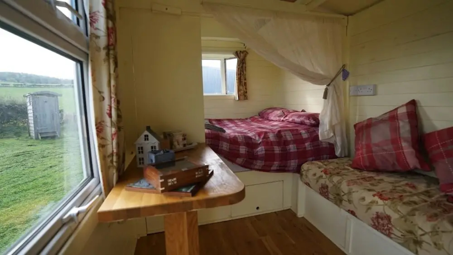 Showman's Hut @ Westcote