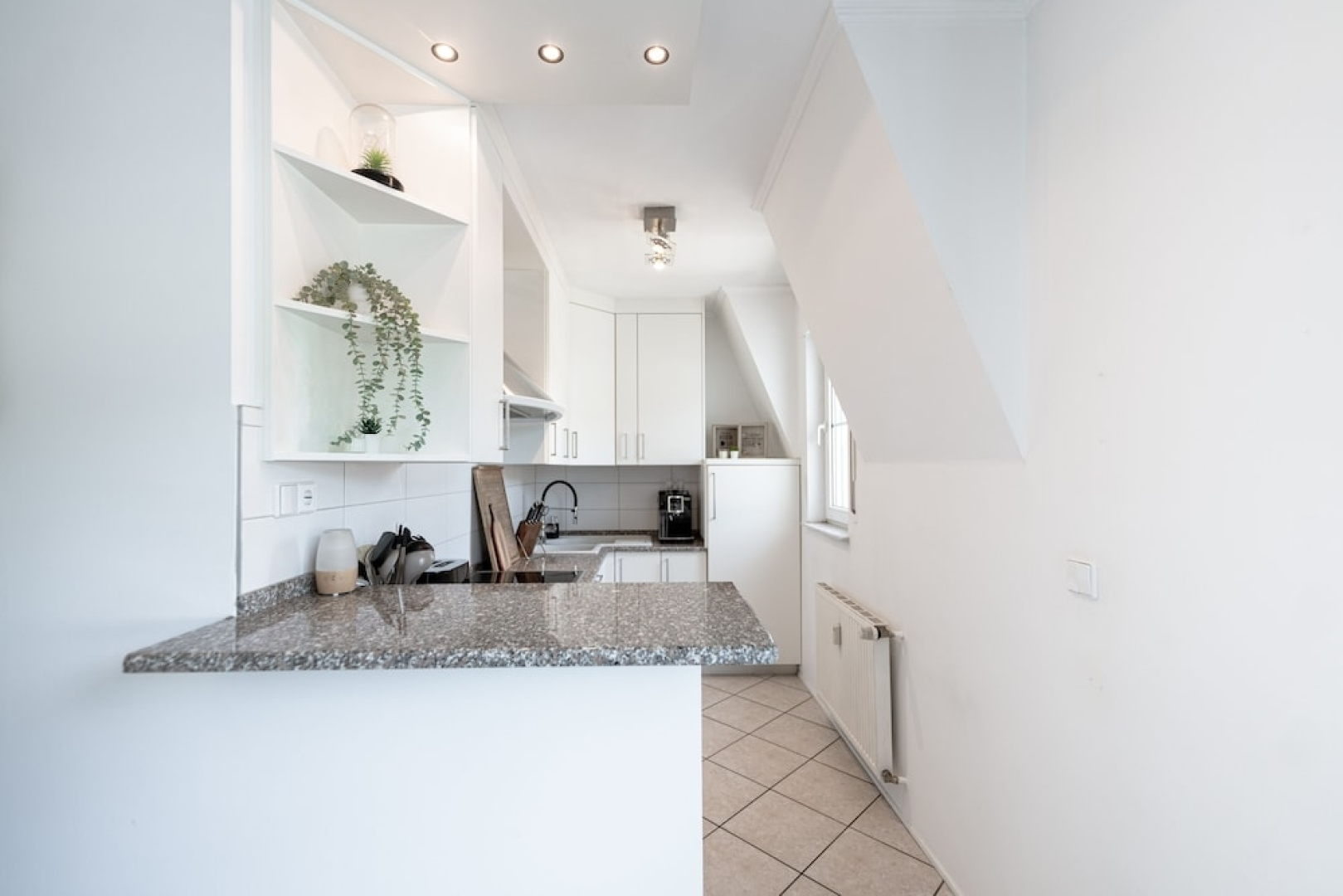 Beautiful Penthouse w Balc Prkg & BBQ