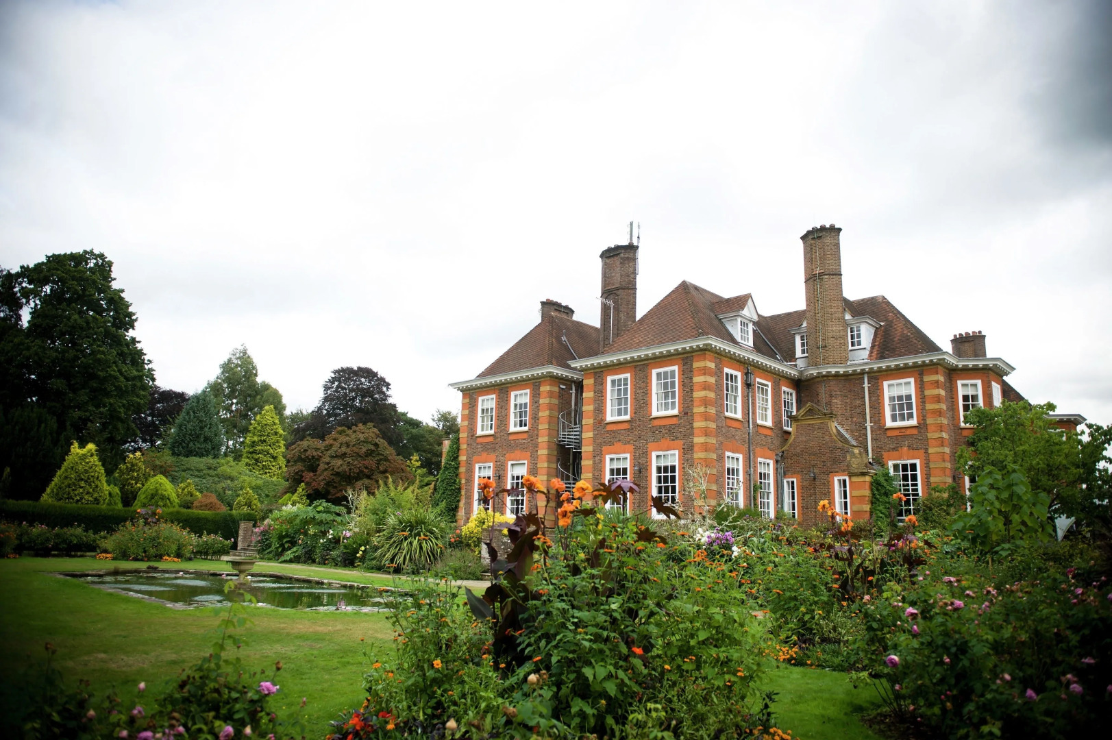 Barnett Hill - Luxury Hotel