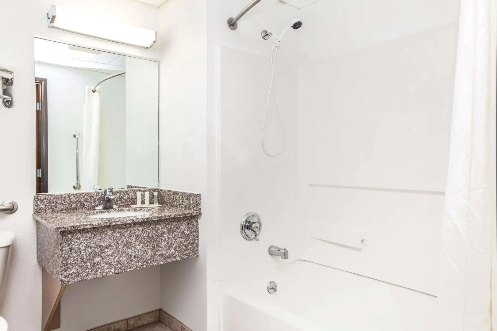 Super 8 by Wyndham Mahwah