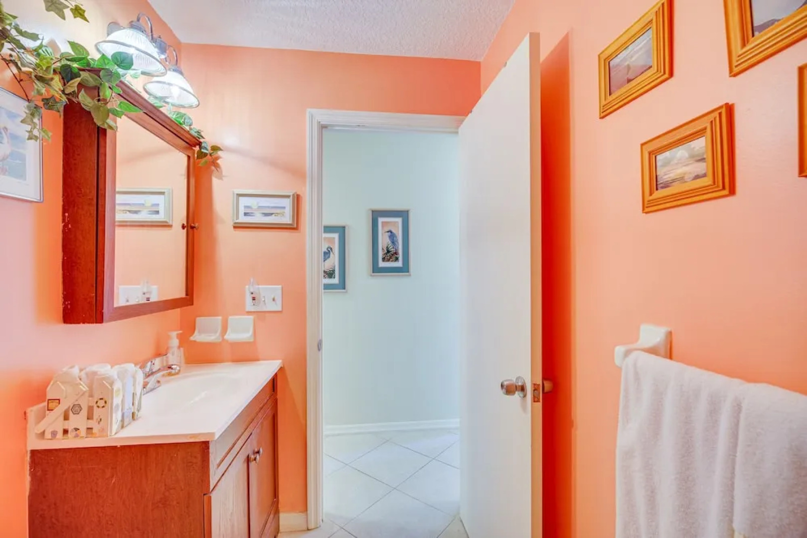 Sebastian Home w/ Screened Lanai: 8 Mi to Beach!