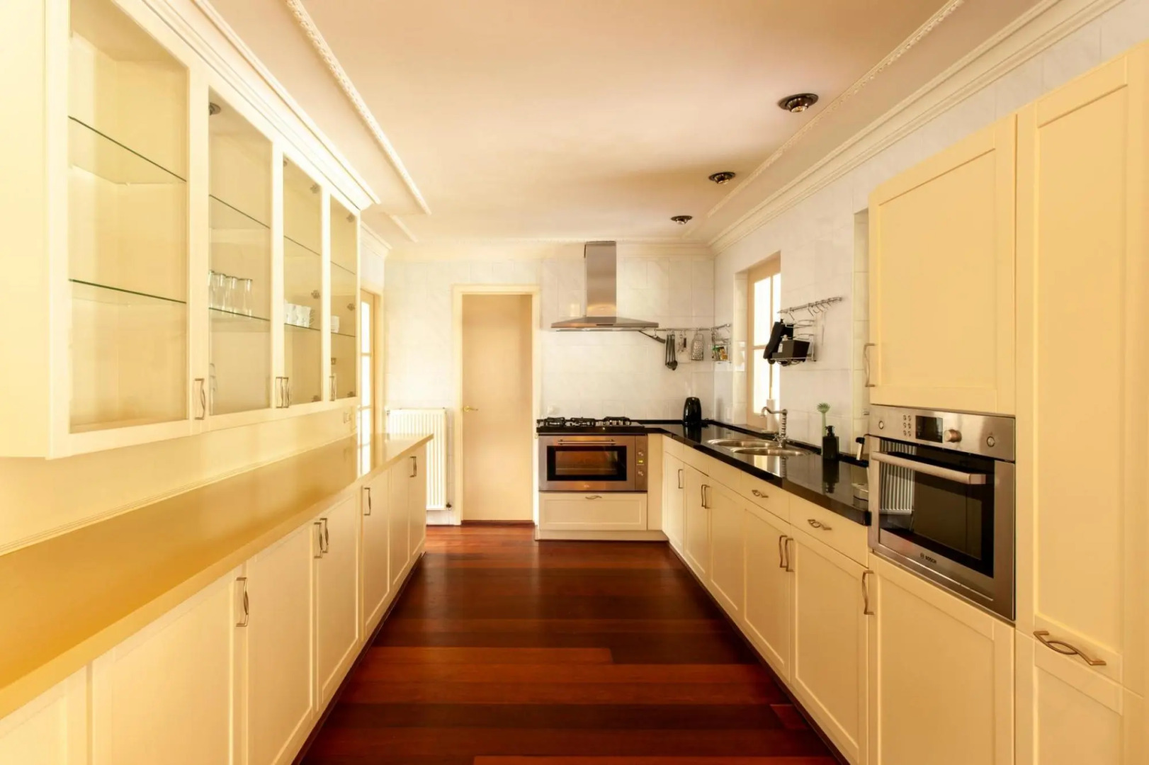 Beautiful American Style Villa With Heated Pool and Jacuzzi