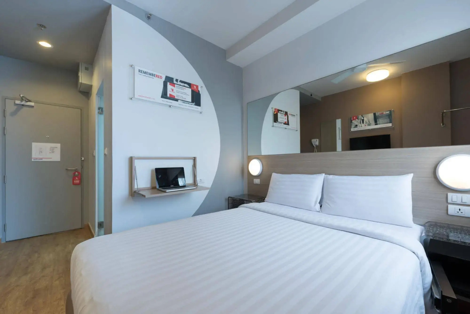 Easy Planet Phuket, Patong