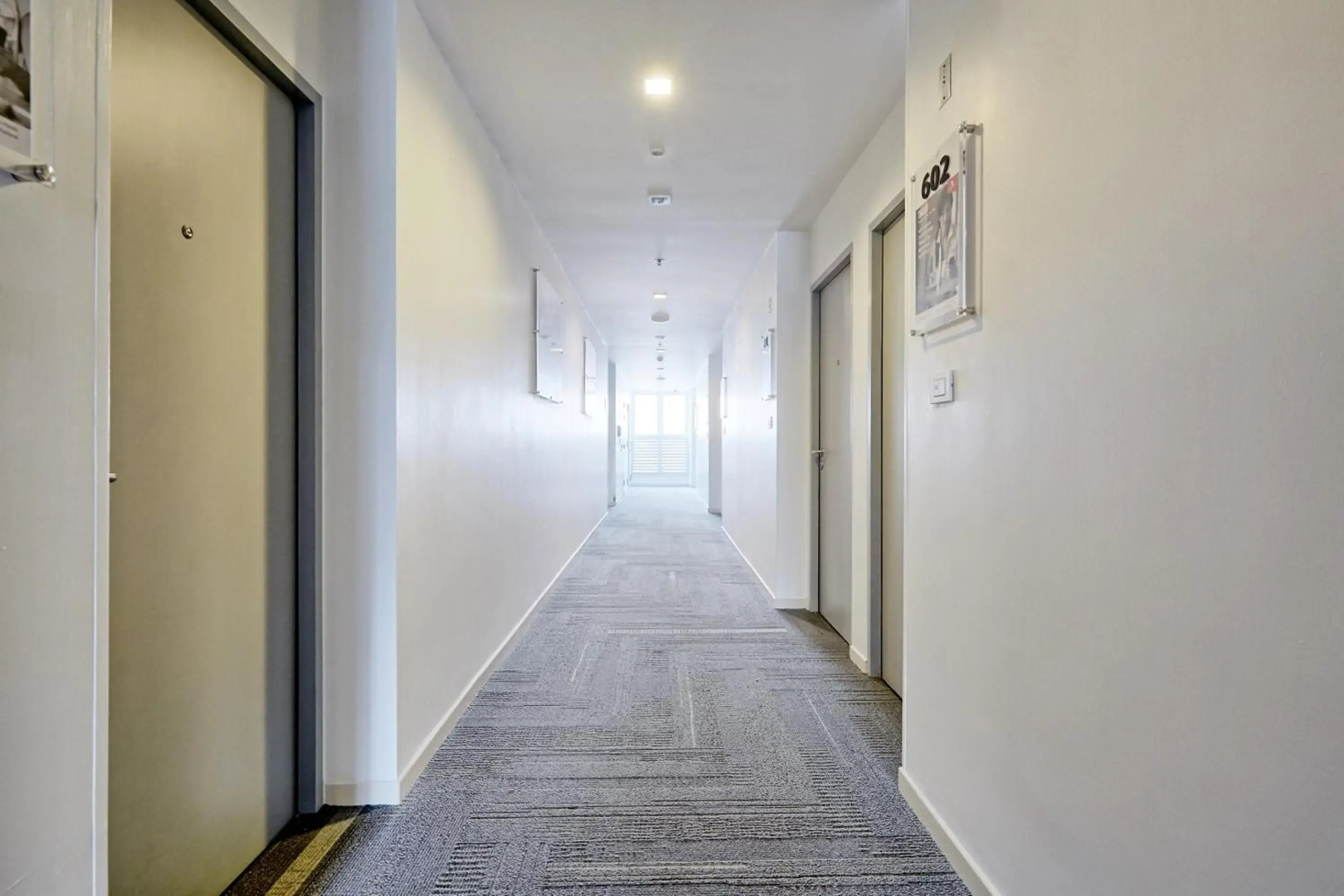 Best Western Plus Suitcase Paris La Defense