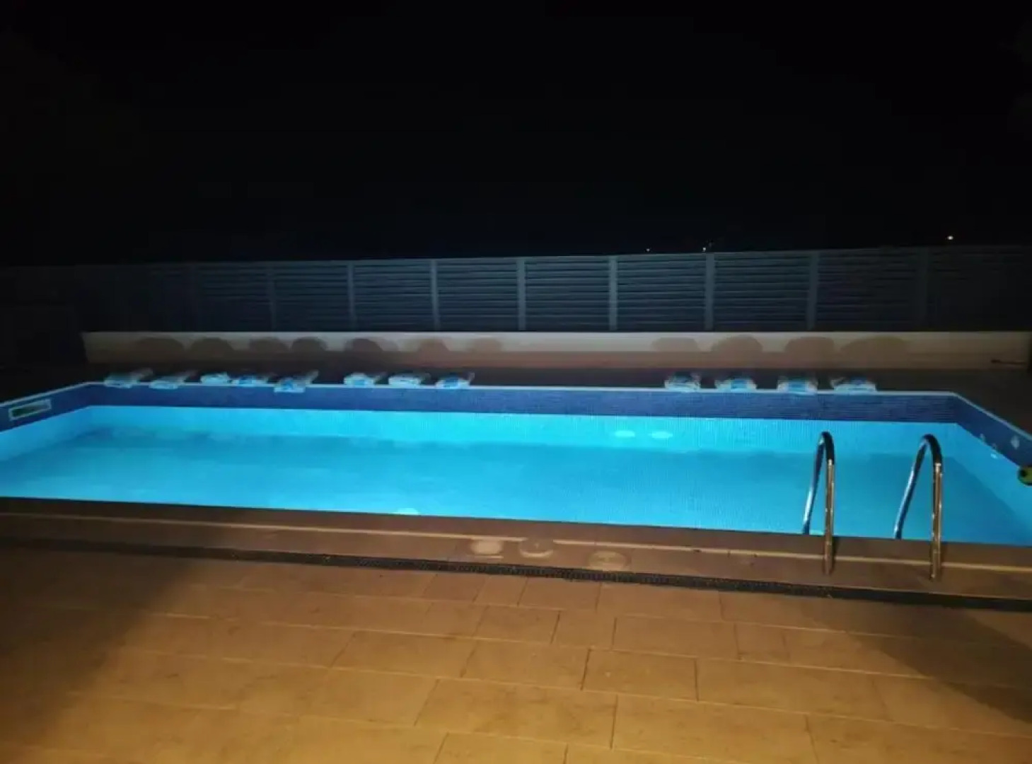 Sunset Villa Aves With Pool, Gym and Sauna