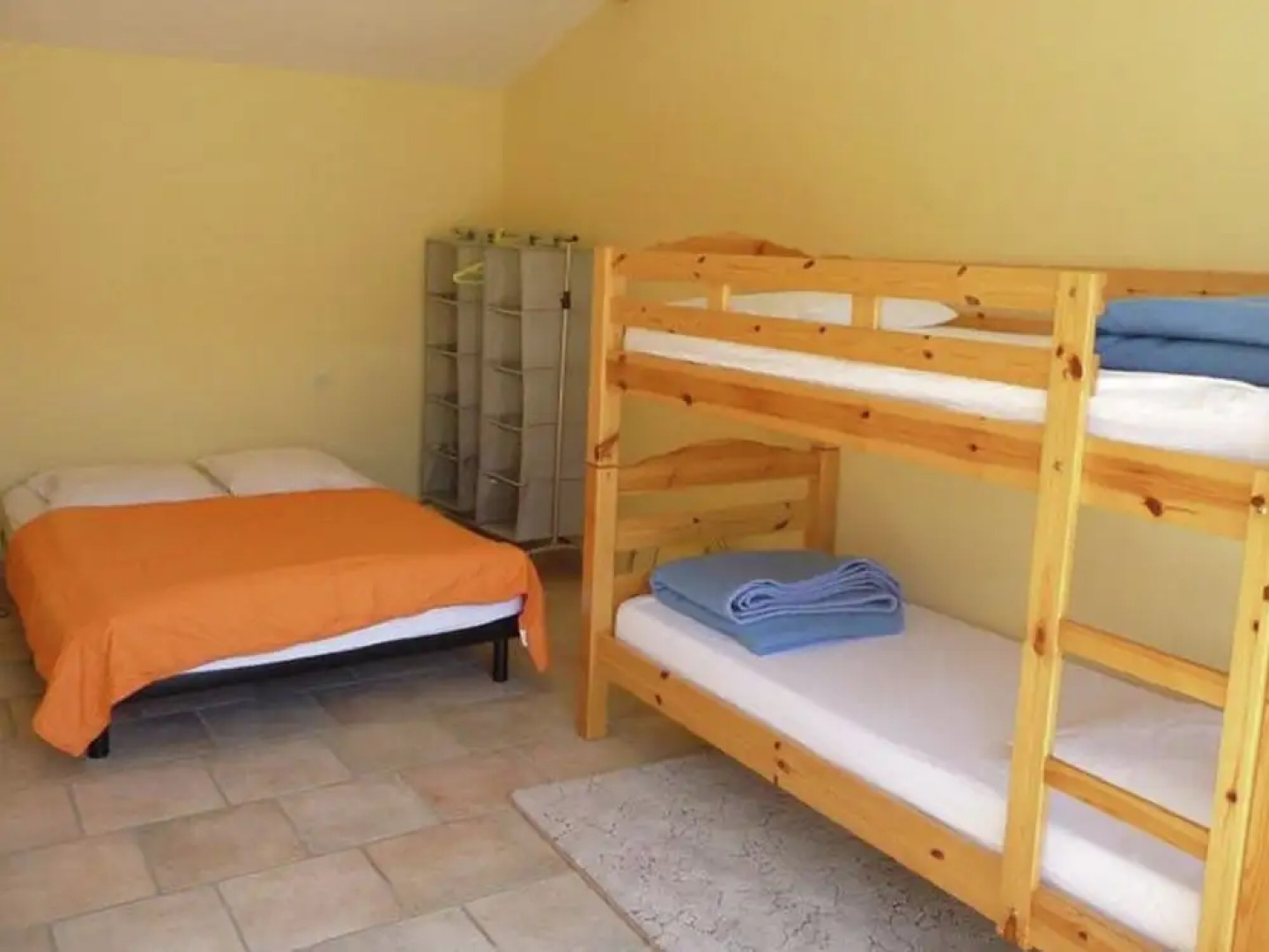 Stunning Holiday Home in Bourdeaux with Hill View